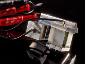 已廣泛應(yīng)用于各種電光器件中,尤其是高重復(fù)頻率調(diào)Q激光器制造中!