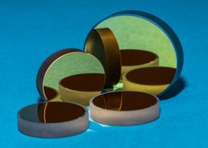 光潔度高，波前畸變小，反射率高！