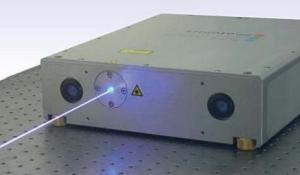 可用于FBG 刻蝕，鉆石及藍寶石打標加工等應用，固體深紫外激光器相對于氬離子激光器,具備更佳的壽命,